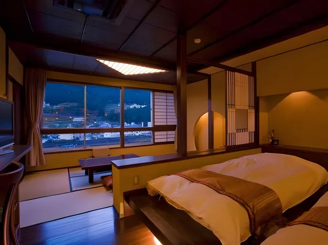 غرفة يابانية غربية بإطلالة على النهر، Gero Onsen Fugaku 1/1