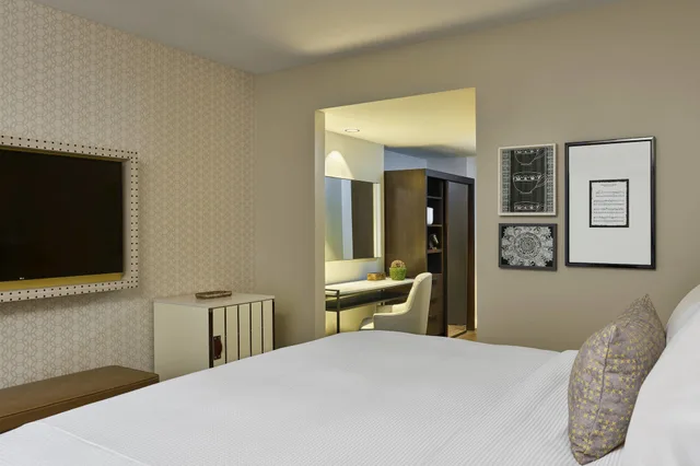 غرفة تنفيذية بسرير كينج، Autograph Collection the Hotel At Avalon 1/2