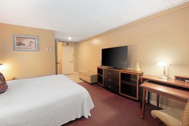 غرفة قياسية بسرير كينج، Fireside Inn Suites West Lebanon 2/10