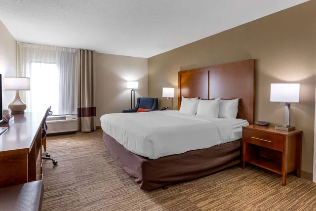 غرفة بسرير كينج لذوي الإعاقة، Comfort Inn University Durham Chapel Hill Formerly Comfort Inn University 1/6