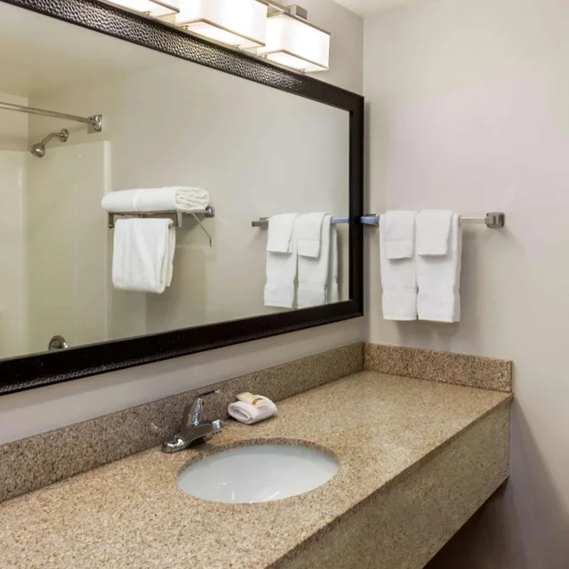 Executive, Suite, 2 Double Beds, La Quinta Inn Suites Milwaukee Glendale Bayshore 5/6
