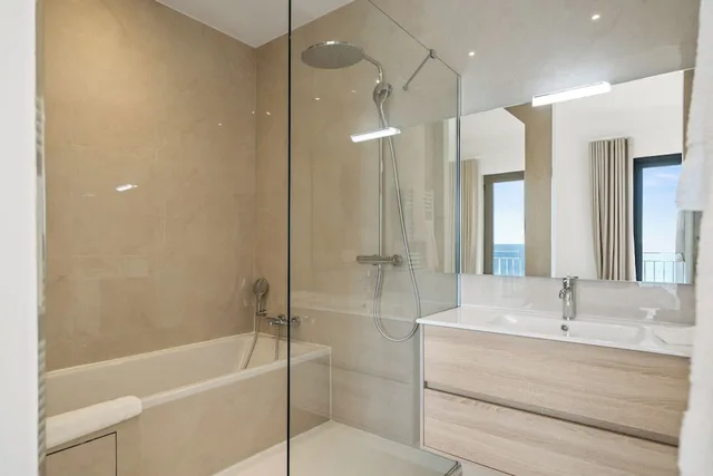 جناح ديلوكس بسرير كينج وسرير كوين، Hotel Le Roquebrune 4/4