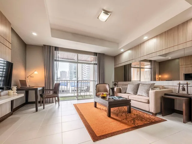 جناح تنفيذي بسرير كينج بشرفة، Grand Mercure Bangkok Asoke Residence 6/10