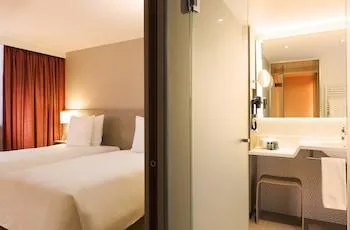 Superior, King Bed, Pool Access، Oceania Paris Roissy Cdg 2/2