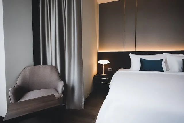 غرفة ديلوكس بسرير كينج، SAM E Hotel Bangkok Sathorn 2/3