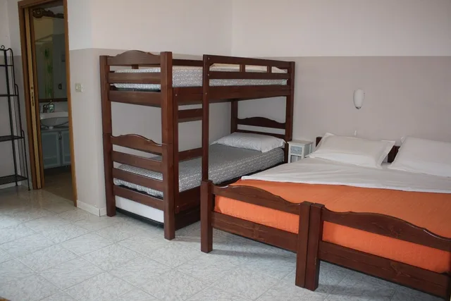 غرفة رباعية بسرير كوين وسريرين منفصلين، Hotel Avalon 2/4