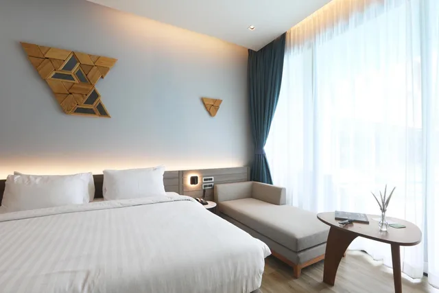 Room, King Bed, Pool Access, The Signature Hotel Airport 1/8