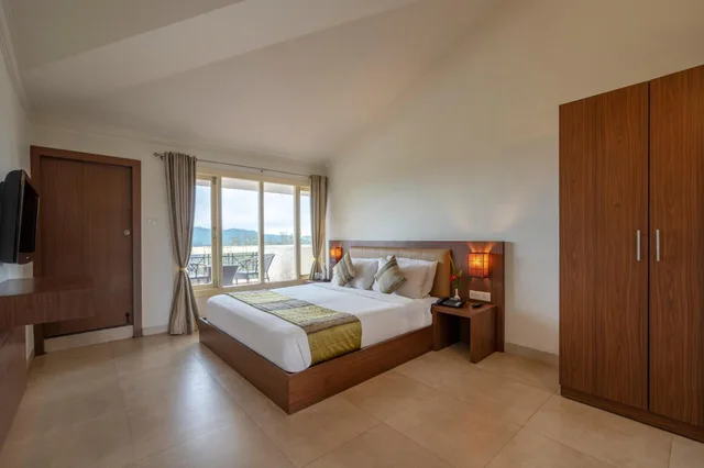 Privilege, Suite, King Bed, Valley View, Sofa, Balcony، Sterling Ooty Fern Hill 1/2