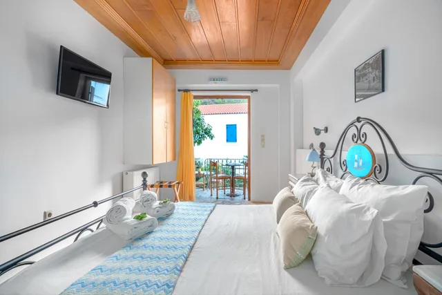 غرفة بسرير مزدوج بإطلالة على الحديقة في الطابق الأرضي، Paraliako Hotel 2/2