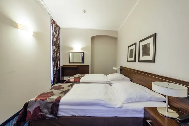 Family, Rezydent Hotel 1/3