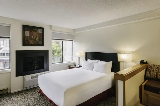 Studio, Queen Bed, Mountain Side، Mountain Side Hotel Whistler By Executive 2/4