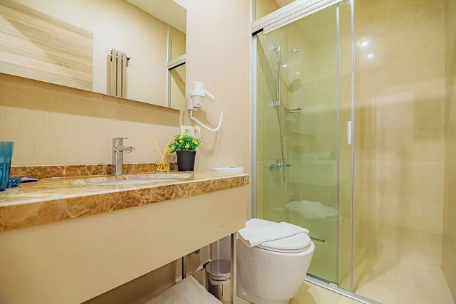 شقة رئاسية بسرير كوين مع أريكة، Comfort Beige Hotel 5/8