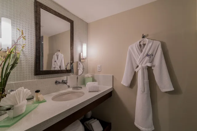 Spa, Junior Suite, King Bed، Orchid Key Inn 6/8