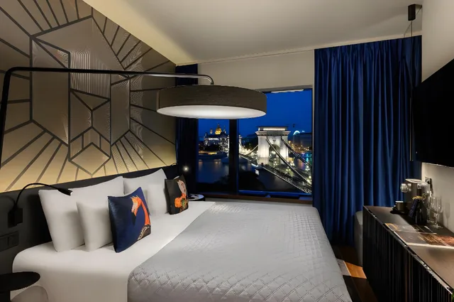 غرفة بسرير كوين بإطلالة على النهر، Hotel Clark Budapest 2/3