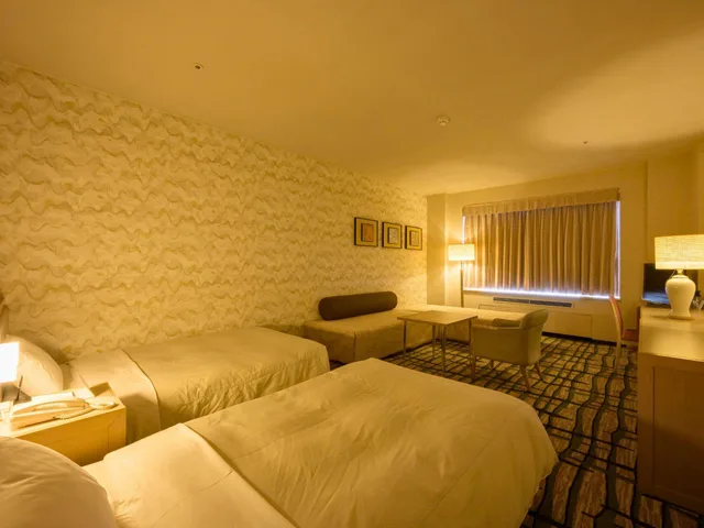 غرفة قياسية بسريرين منفصلين مع أريكة، HOTEL TANGRAM 2/4