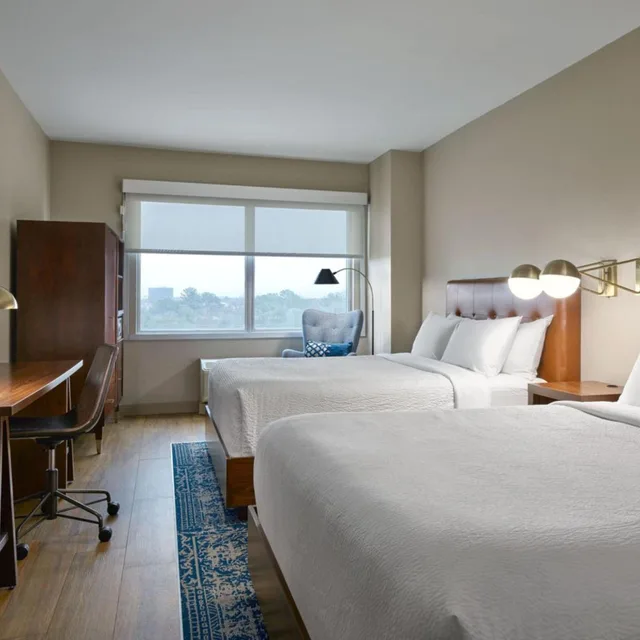 غرفة كبيرة بسريرين كوين، FOUR POINTS BY SHERATON HOUSTON INTERCONTINENTAL AIRPORT 2/8