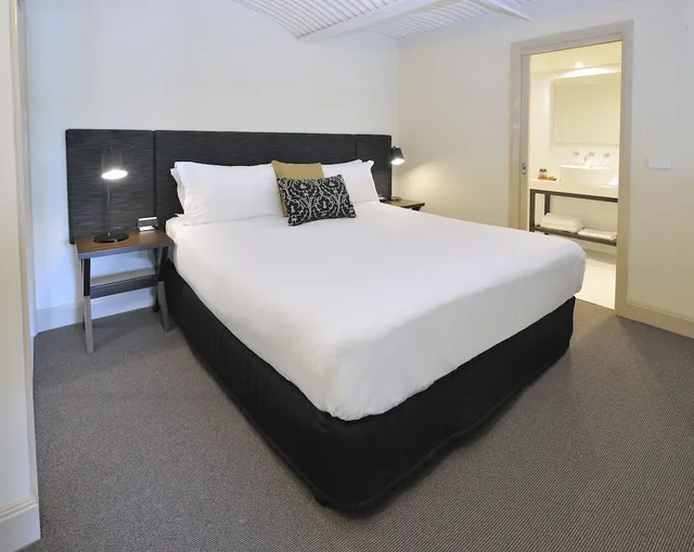 شقة تنفيذية بسرير كينج وسرير كوين بغرفتي نوم، Grand Hotel Melbourne 1/2