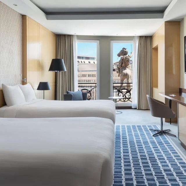Room, Twin Beds, Square View، Skopje Marriott Hotel 4/6