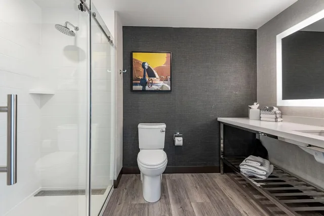 جناح بسرير كينج بإطلالة على المرفأ، Cambria Hotel Portland Downtown Old Port 3/3