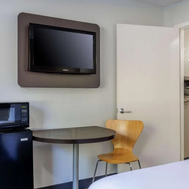 غرفة بسرير كوين، Motel6 Elizabethtown, KY 7/10