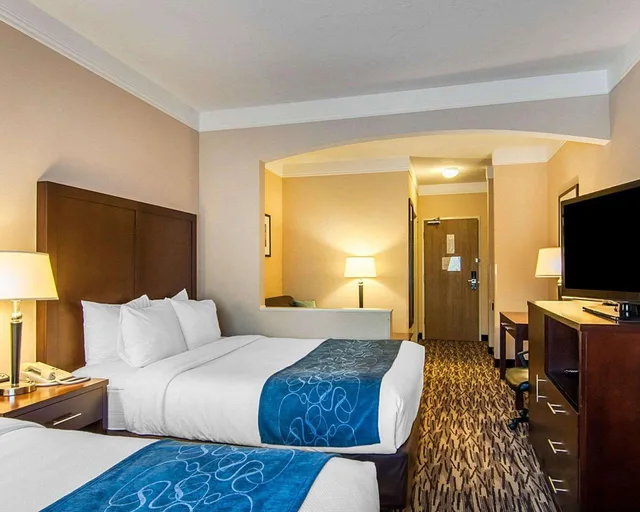 غرفة بسريرين كوين، Comfort Suites Salem 4/6