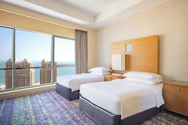 غرفة بانورامية بسريرين منفصلين بإطلالة على البحر، Qabila Westbay Hotel by Marriott 1/2