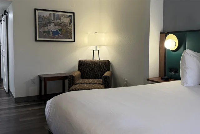 Studio, Suite, King Bed, Wingate by Wyndham Indianapolis Airport-Rockville Rd 2/6