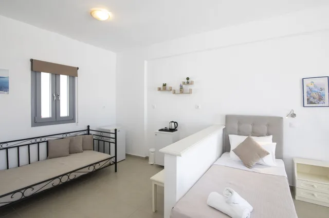 غرفة سوبيريور ثلاثية بسرير مزدوج وسرير فردي، Thira S Dolphin Hotel 1/10