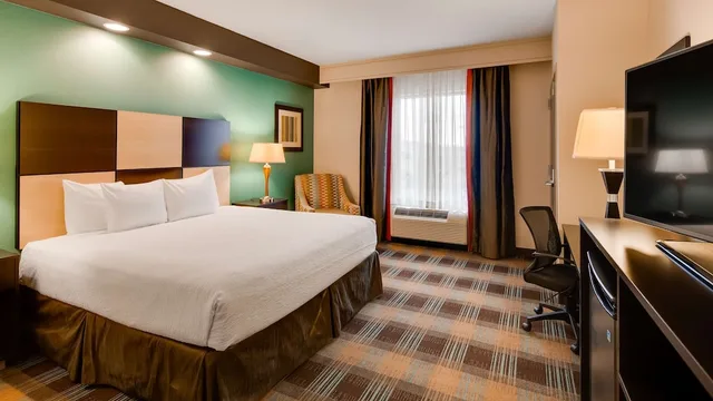 غرفة قياسية بسرير كينج لذوي الإعاقة، Best Western Plus Atrium Inn & Suites 1/4