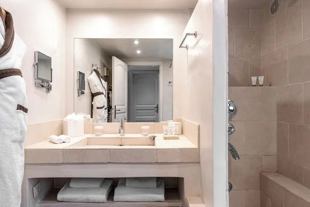 غرفة ديلوكس بسرير كينج مع أريكة، Hôtel Villa Cosy 4/4