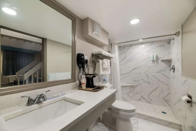 جناح بسرير كوين مع أريكة للمدخنين، Quality Inn & Suites Altamonte Springs Orlando-North 3/6