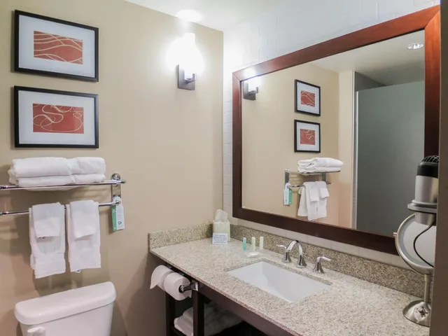 جناح تنفيذي بسريرين كوين، Comfort Suites Marietta Parkersburg 4/4