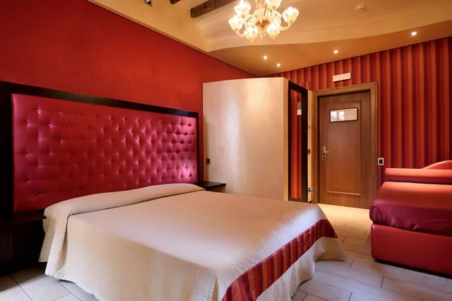 Superior, King Bed, Abbazia 2/9