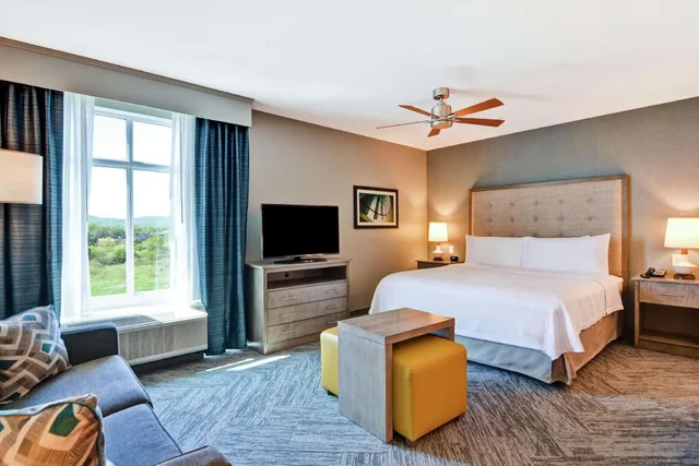 جناح استوديو بسرير كينج مع أريكة لذوي الإعاقة، Homewood Suites by Hilton Hadley Amherst 1/4