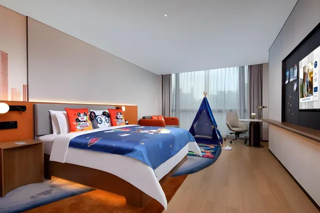 غرفة سوبيريور ديلوكس عائلية بسرير كينج وسرير كوين مع أريكة، Hampton by Hilton Shenzhen Futian Port 1/1