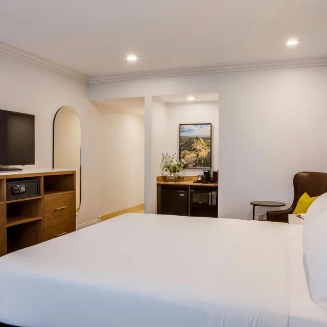 غرفة بسرير كينج لذوي الإعاقة، Ayres Hotel Spa Moreno Valley 1/7