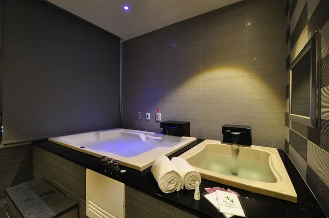غرفة كلاسيكية ثلاثية بسرير كوين وسرير فردي، Jinspa Resort Hotel 8/8