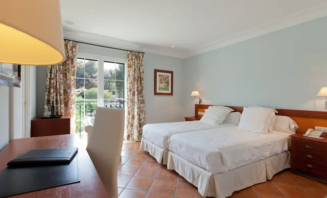 غرفة سوبيريور بسريرين منفصلين بإطلالة على البحر، Mr Hotel Les Rotes 2/7