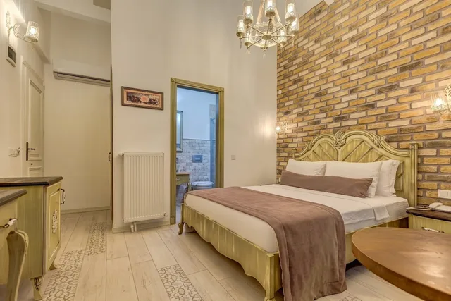 غرفة ديلوكس بسرير كوين وسرير فردي بإطلالة على المدينة، Bel Canto Alacati Hotel - Adults Only 3/5