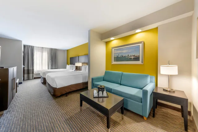 جناح بسرير كوين، Comfort Suites Miami Airport North 5/6