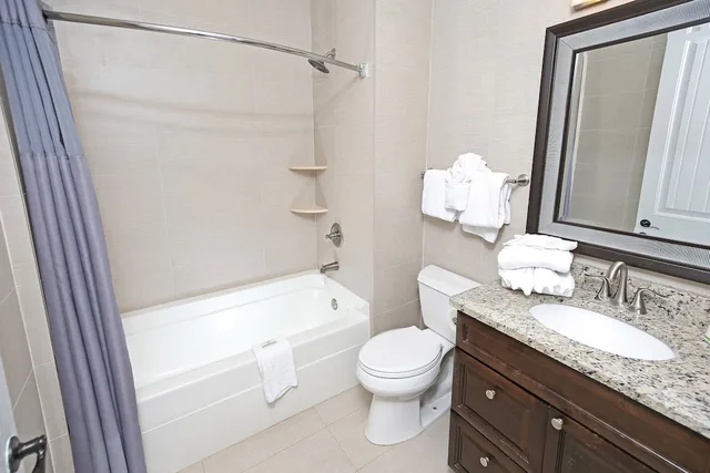 3 Bedrooms, Suite, 1 King and 2 Queen Beds, Ocean Front، Bali Bay Resort 8/10