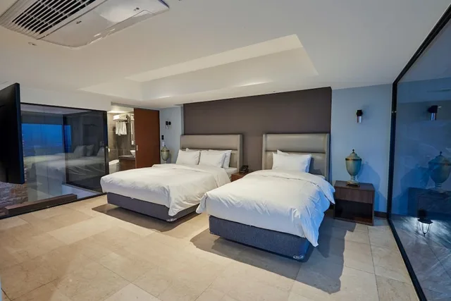 Signature, Pool, Villa, Partyz Hotel 1/2