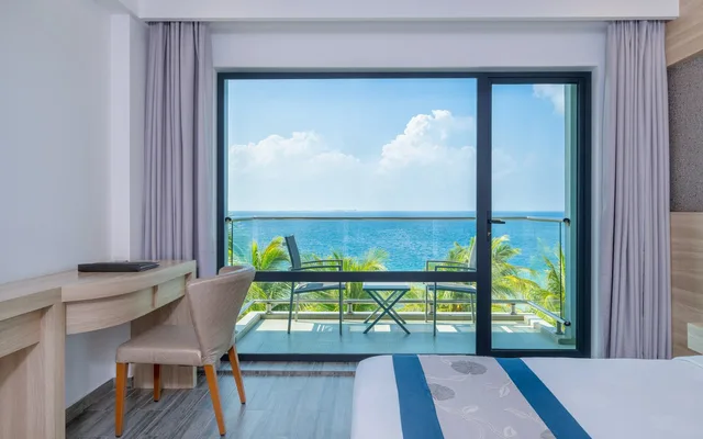 Super Deluxe Room Ocean-view with Balcony-Transfer Excluded، Kaani Grand Seaview 9/10