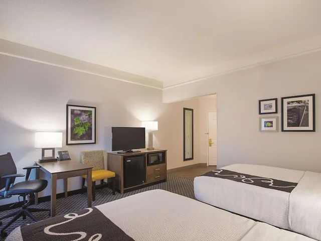 غرفة بسريرين مزدوجين، La Quinta Inn Suites Oklahoma City Nw Expwy 3/3