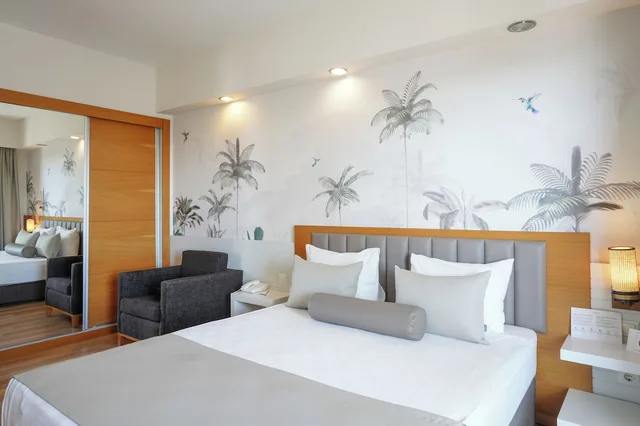 غرفة كومفورت بسرير مزدوج أو سريرين منفصلين بإطلالة على المسبح، SIDE ALUNA HOTEL 2/2