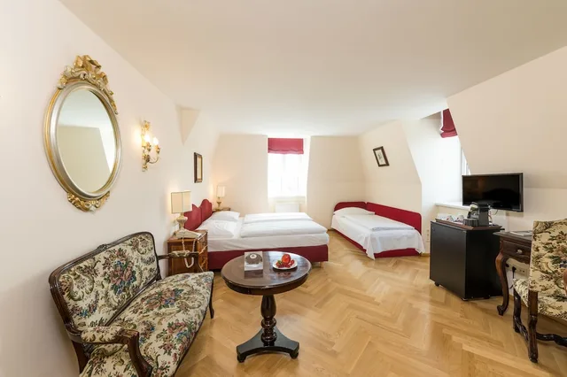 غرفة قياسية ثلاثية، Regina Hotel 5/10