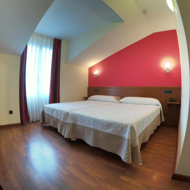 غرفة بسريرين منفصلين، Hotel Virgen de Covadonga 1/10