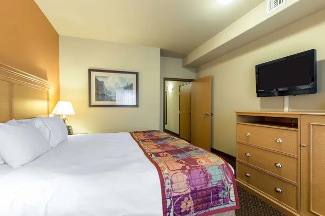 Upgrade, Efficiency, Suite, King and Queen Bed, Sofa، Comfort Inn & Suites Glenwood Springs On The River 2/10