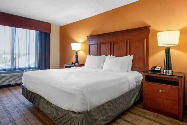 جناح بسرير كينج مع أريكة لذوي الإعاقة، Best Western Plus Flagler Beach Area Inn & Suites 2/4