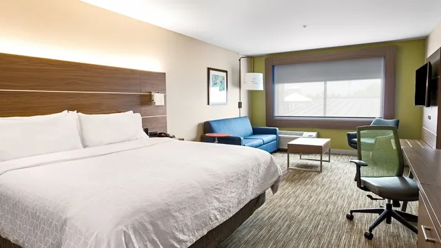 جناح بسرير كينج مع أريكة، Holiday Inn Express Suites Racine 2/10